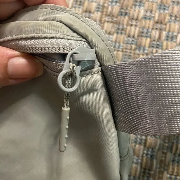 Lululemon Athletica Gray Belt Bag with Adjustable Straps - Picture 7 of 7